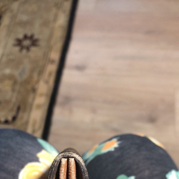 Vintage LV wallet with inner zippered coin pouch. Great condition. - Picture 4 of 8